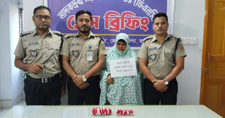 ইয়াবাসহ আটক নারী ও পুলিশ সদস্যরা